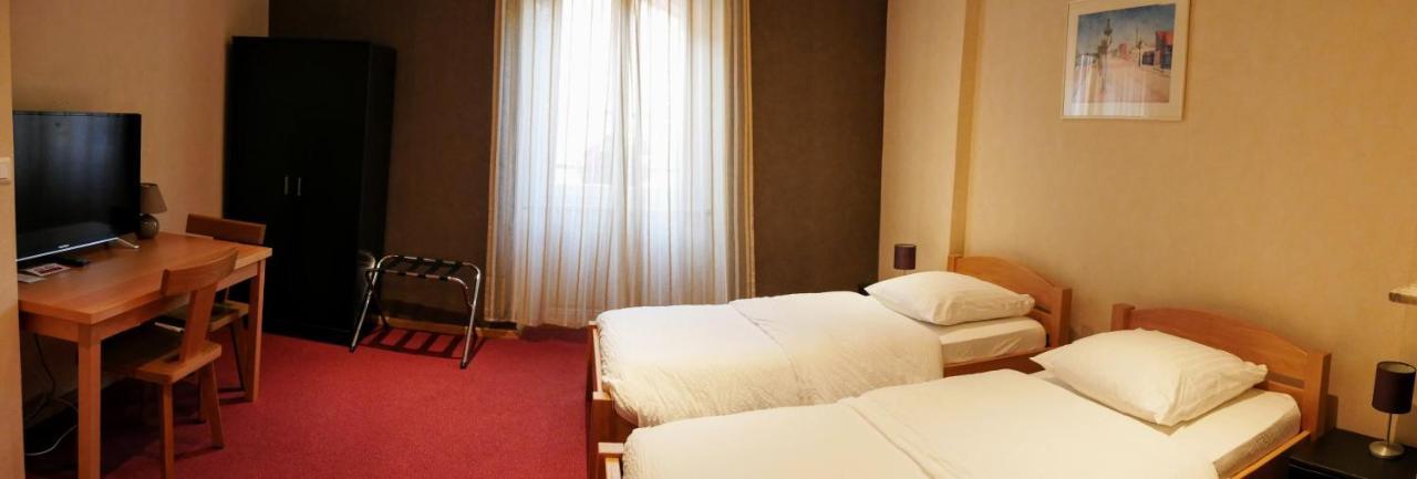 Hotel Restaurant Collin Ferrette エクステリア 写真