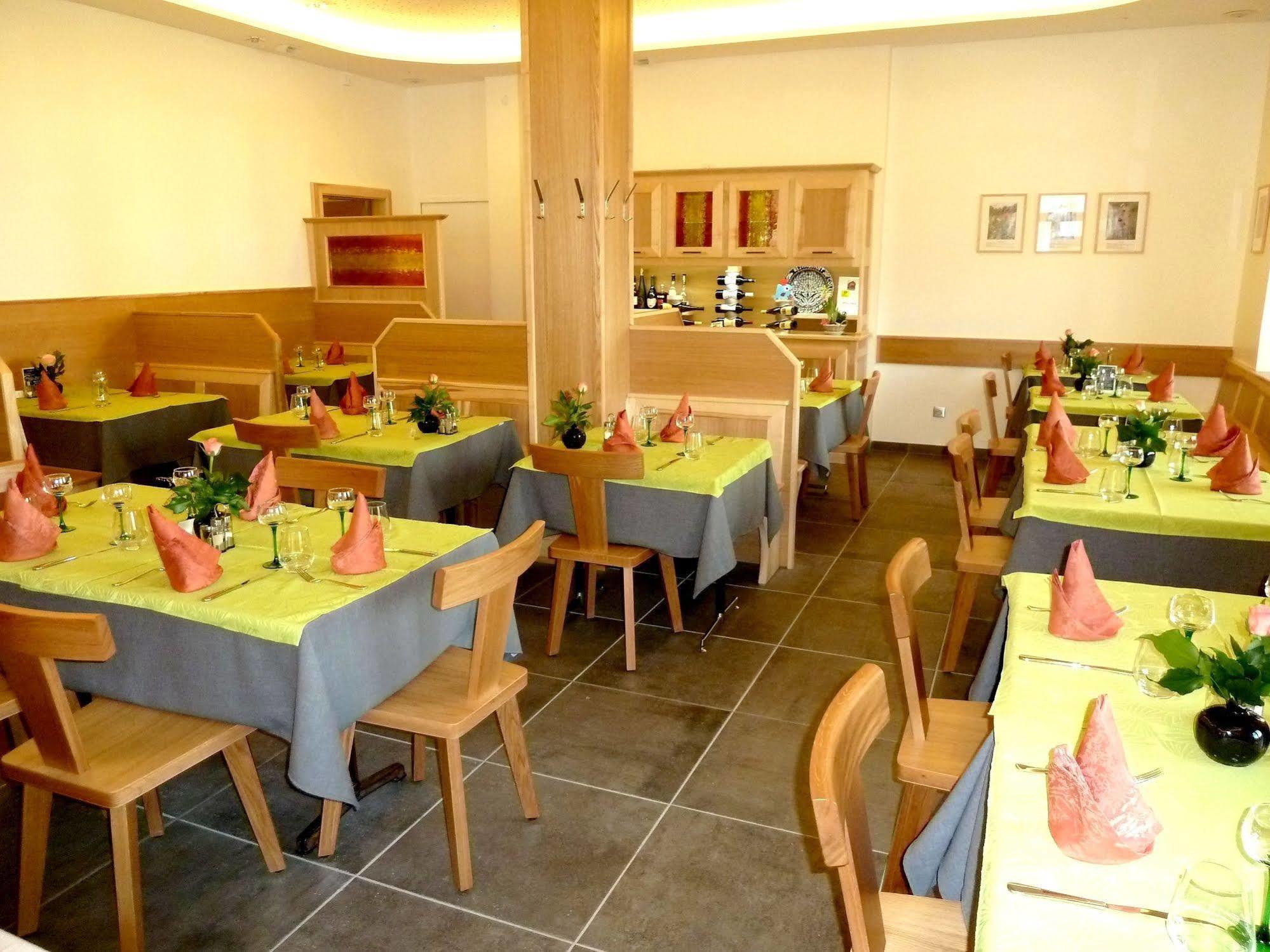 Hotel Restaurant Collin Ferrette エクステリア 写真